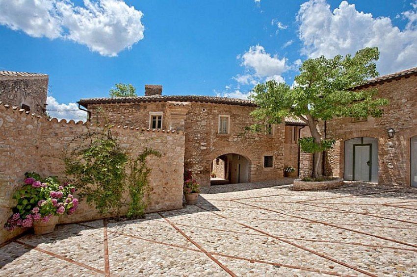 https://newex.headwater.com/holiday-hotels/?HolidayID=136&HotelID=169&HolidayName=Italy-Italy+%2D+Umbria+%2D+Assisi+to+Spoleto+-&HotelName=Umbria+Trek+">Umbria Trek 
